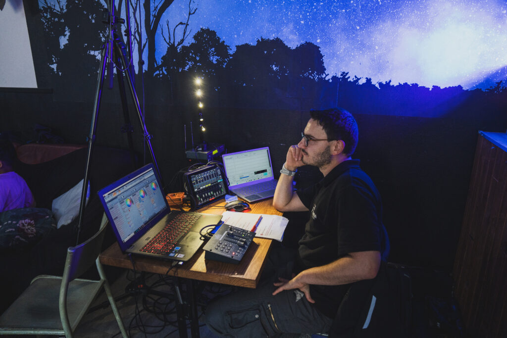 Prestataire technique son & lumière à Pessac - One man show Christophe Gameiro 2025