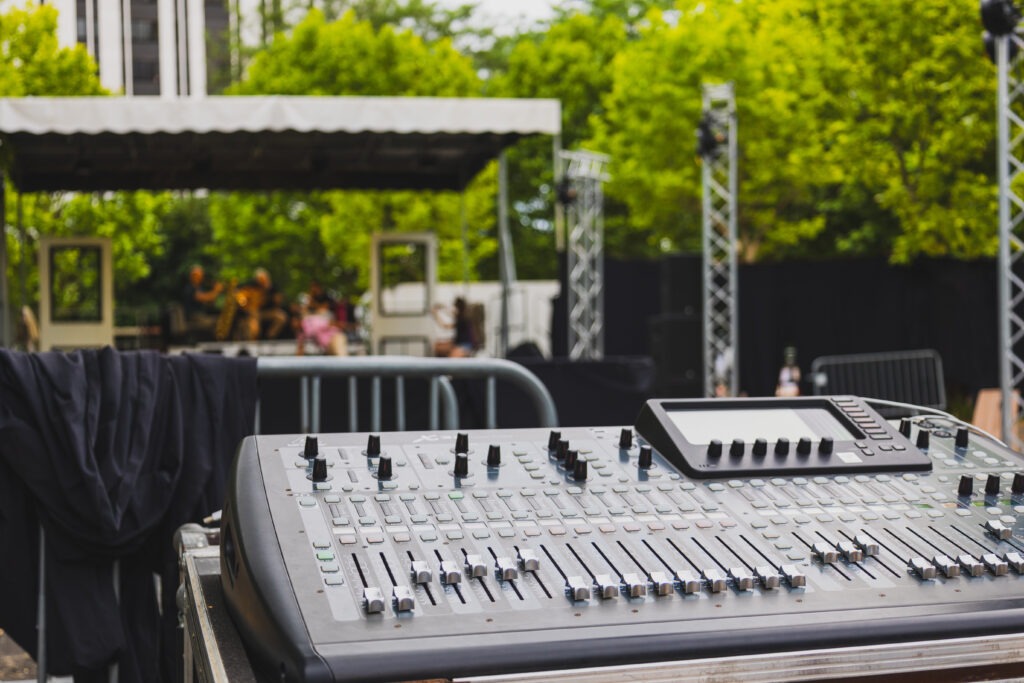 Eventech Prestataire technique Bordeaux : Sonorisation, lumière et vidéo