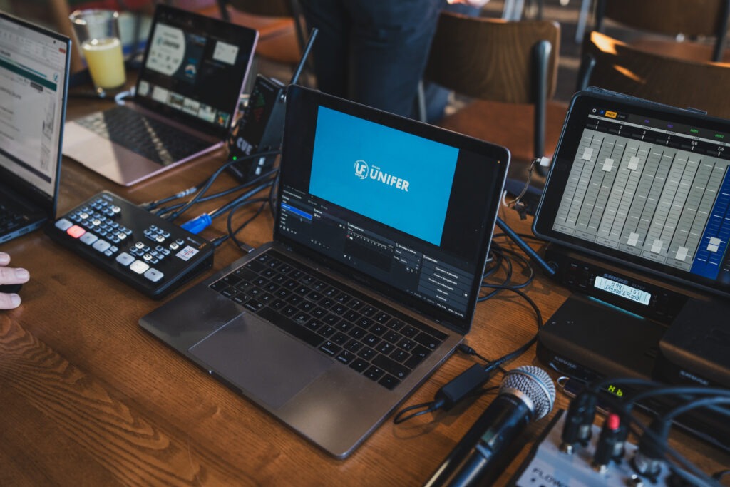 Son, éclairage, vidéo à Bordeaux avec Éventech - Prestataire technique événementiel