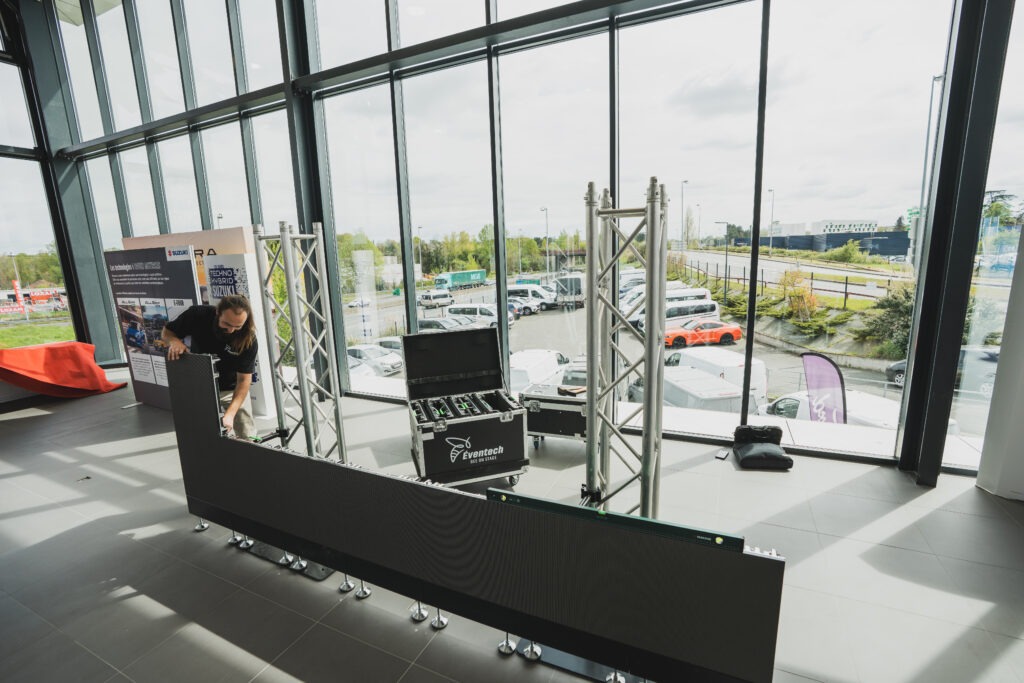 installation écran LED showroom bordeaux